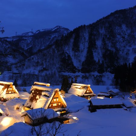 世界遺産ー五箇山菅沼合掌造り集落ライトアップ